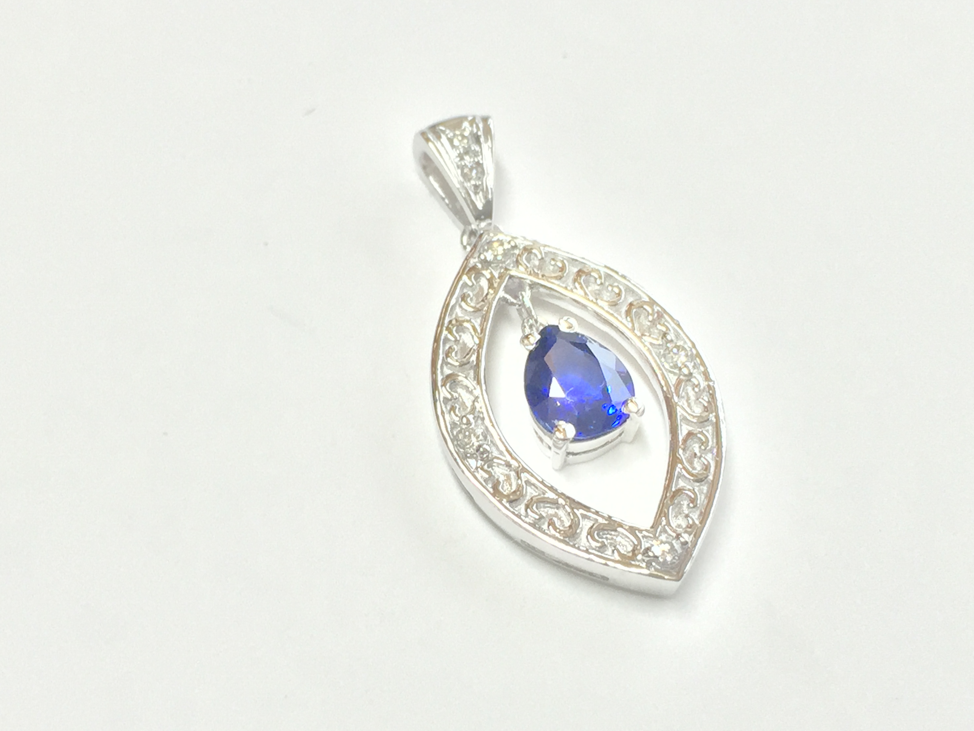 サファイアペンダント
